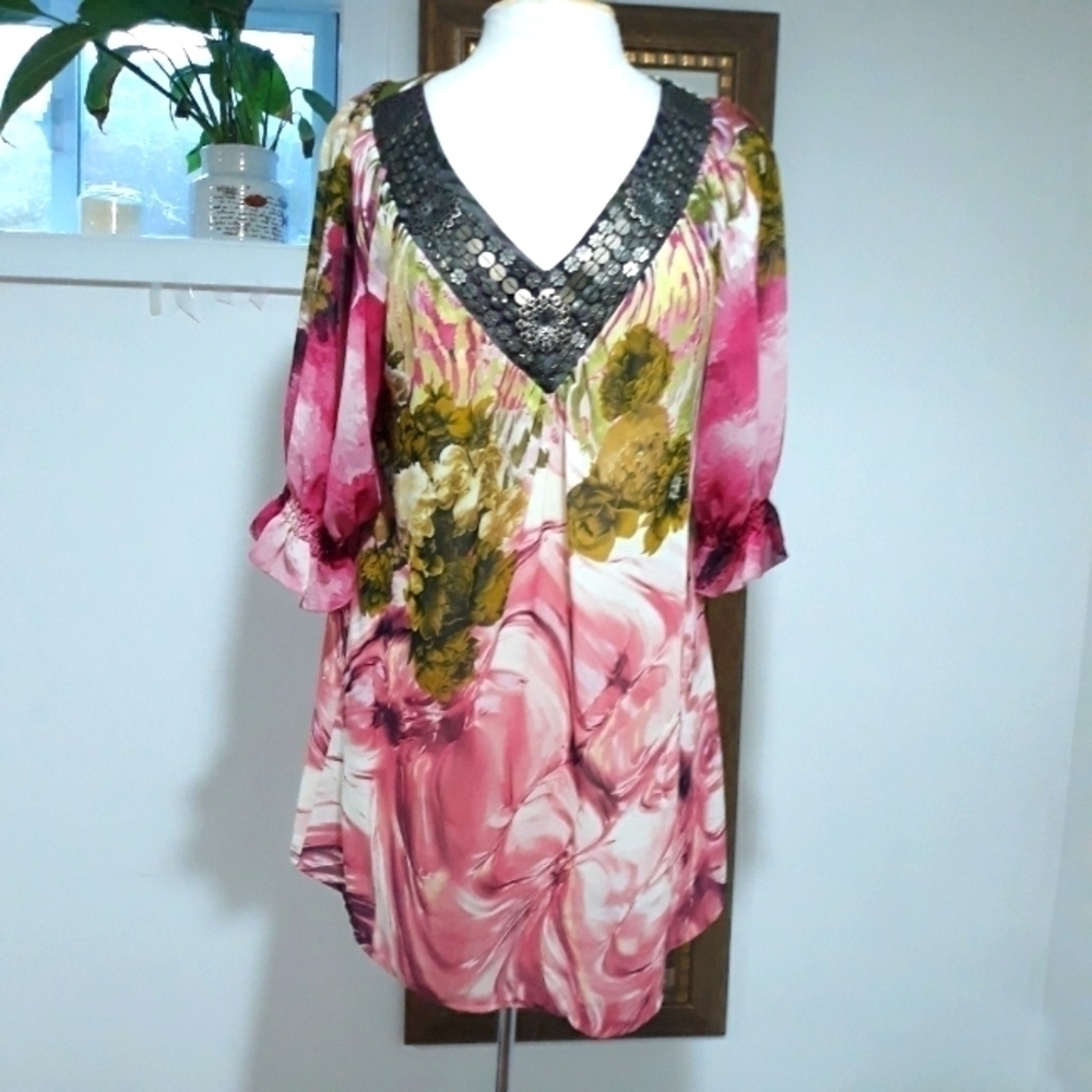 Mushka by Sienna Rose beaded floral Short sleeve blouse top size Medium